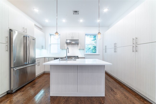 Foto del edificio - 289 PAVONIA Ave