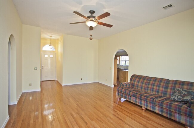 Foto del edificio - 304 Old Forge Dr