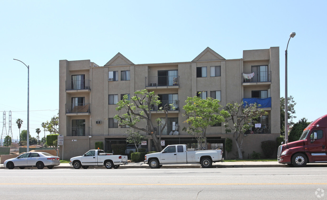 Laurel Courts West - Laurel Canyon West