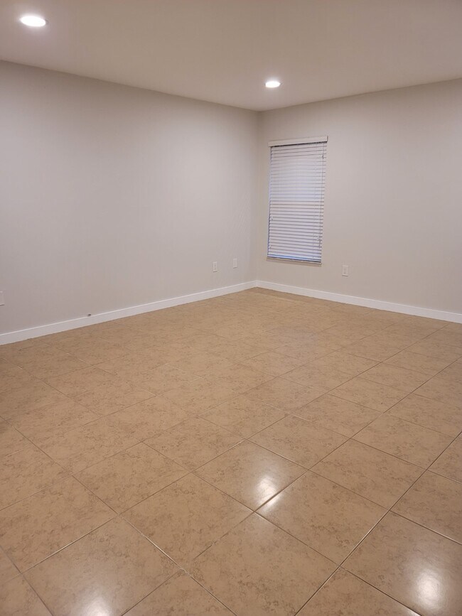 Building Photo - 12735 SW 68th Ln
