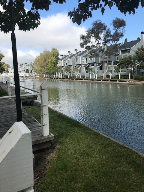 Foto del edificio - Redwood Shores Condo