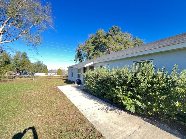 Foto del edificio - Modern 2 Bedroom, 2 Bath Duplex in Ocala – Lawn Care Included!