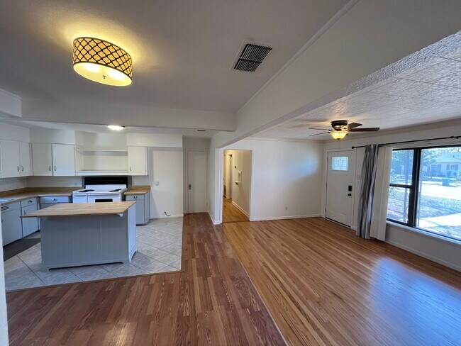 Foto del edificio - 419 Shannon Lee St
