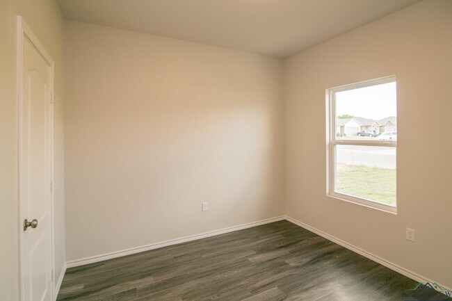 Building Photo - 1149 Mission Creek Dr