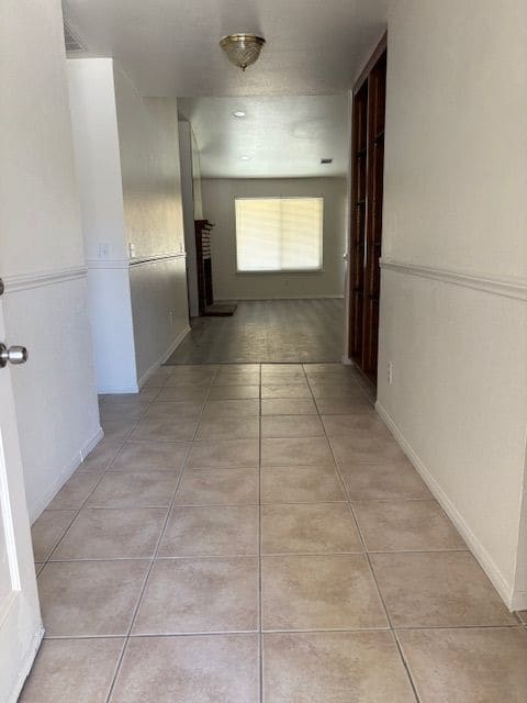 Building Photo - 14256 La Paz Dr
