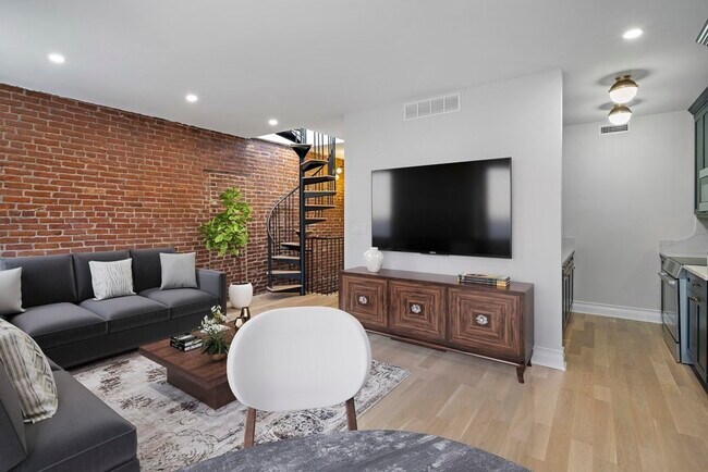 Foto del edificio - 102 E Brookline St