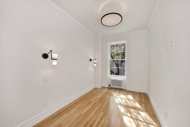 Building Photo - 422 Hudson St