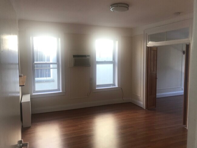 Foto del edificio - 2367 Crescent St