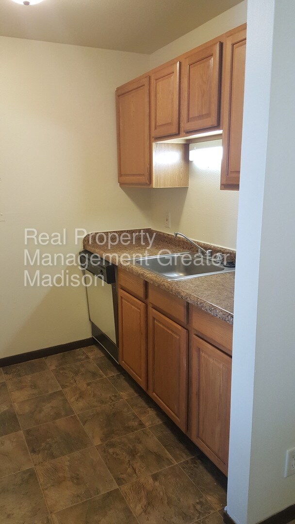 Building Photo - 3722 W Karstens Dr