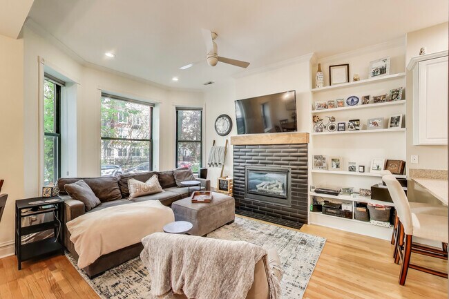 Foto del edificio - 2833 N Burling St