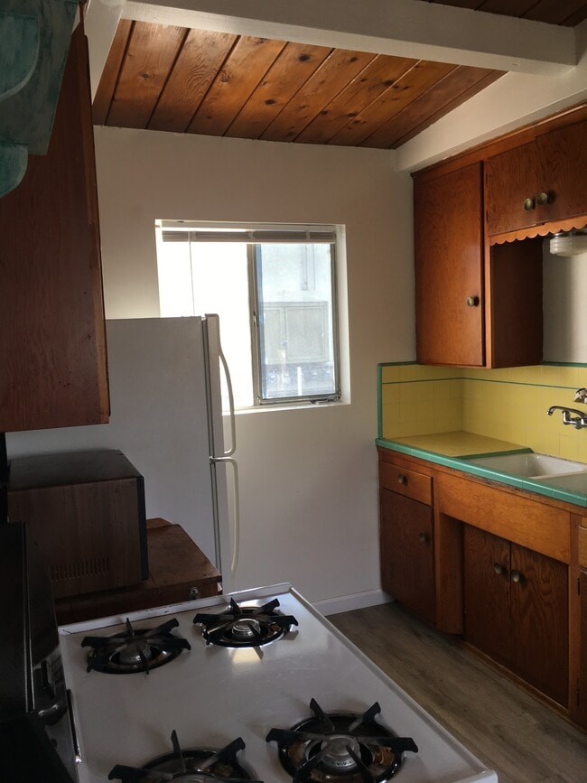 Kitchen - 7613 Pacific Ave