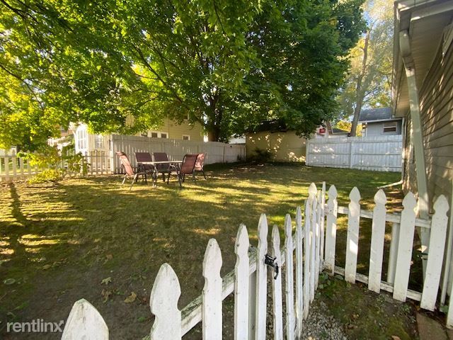 Building Photo - 3 br, 1 bath House - 301 W High St