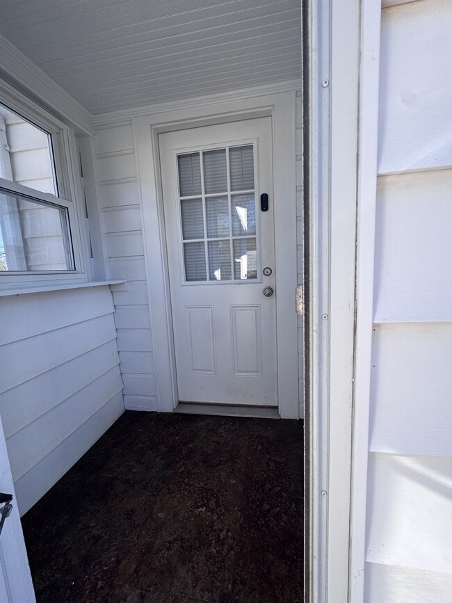 Building Photo - 884 Old Charlotte Rd SW