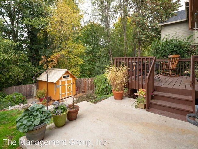 Building Photo - 3 br, 2.5 bath House - 906 NE 115th Circle