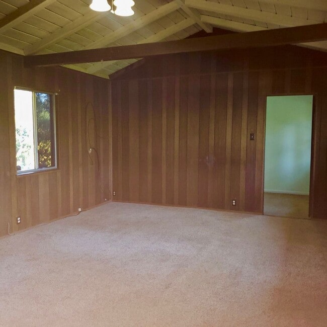 Building Photo - 20940 Pine Ln