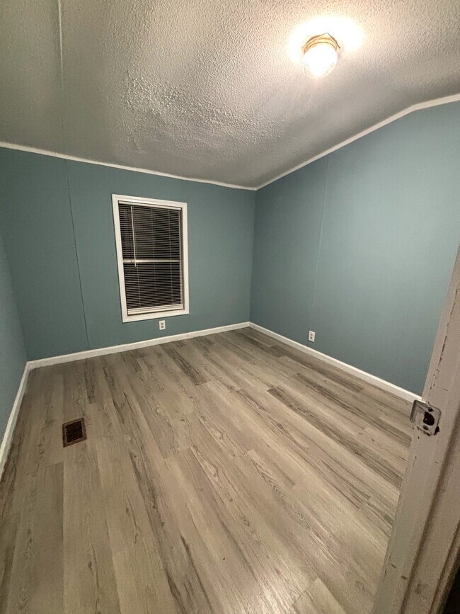 Foto del edificio - 122 Lori Ln