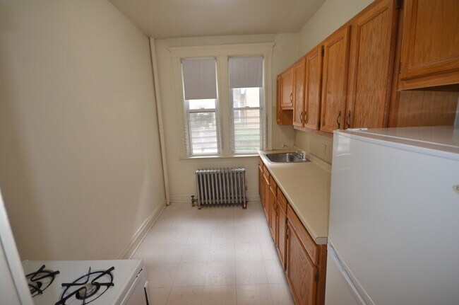 Building Photo - 1564 Commonwealth Ave