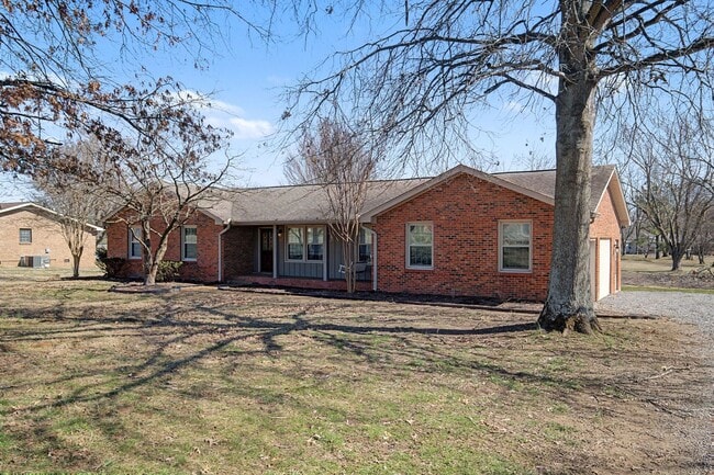 Building Photo - Peaceful Ranch Retreat on 1+ Acre Lot Near Old Hickory Lake