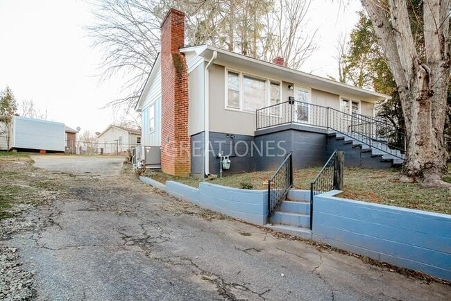 Building Photo - 314 Hickory St