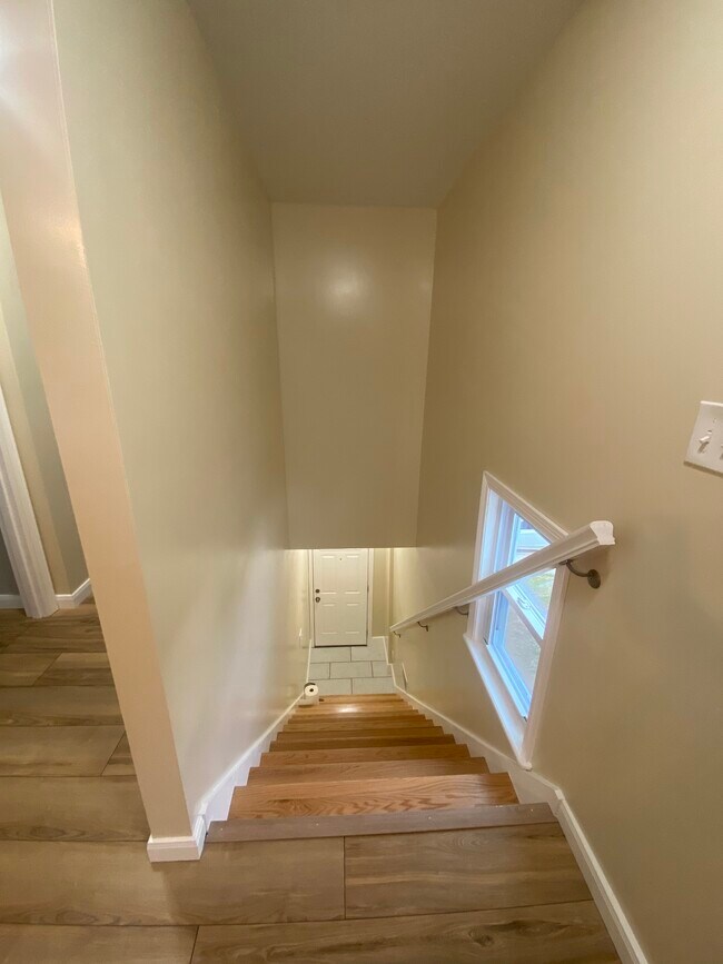 Building Photo - 46 Laurel Ave