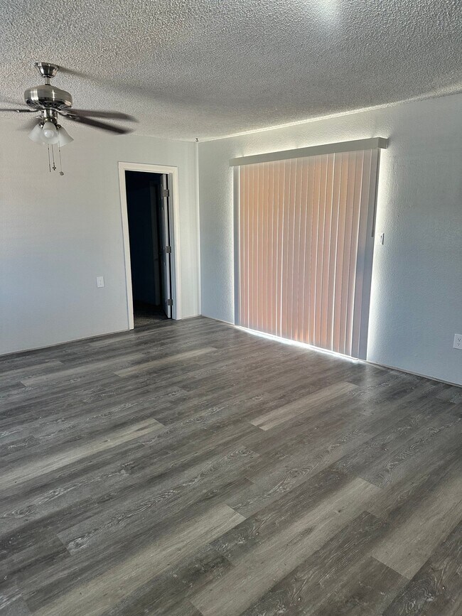 Building Photo - 61946 Oleander Dr