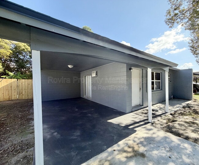 Foto del edificio - 2107 Bonneville Dr