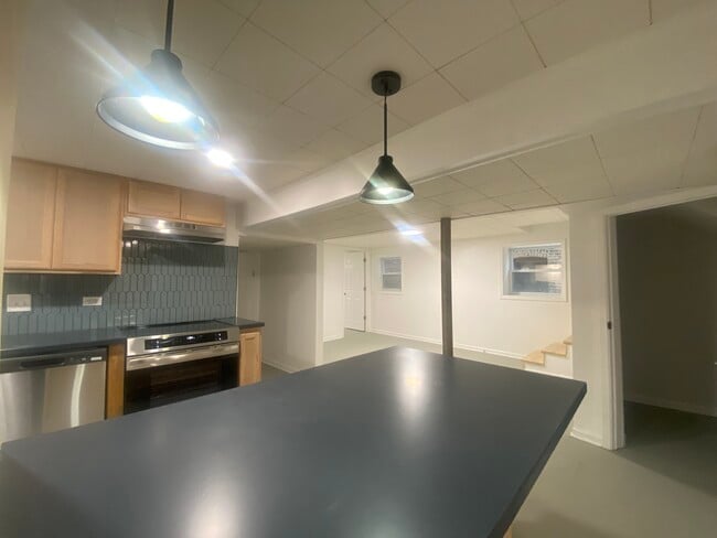 Foto del edificio - 2958 N Harding Ave
