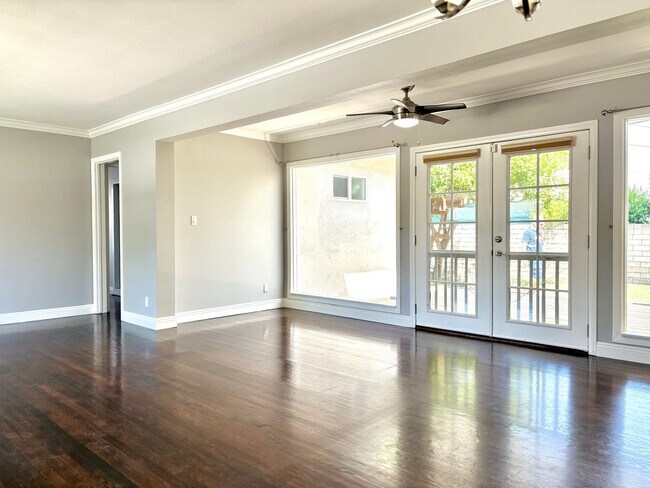 Building Photo - Rent This unit Now!