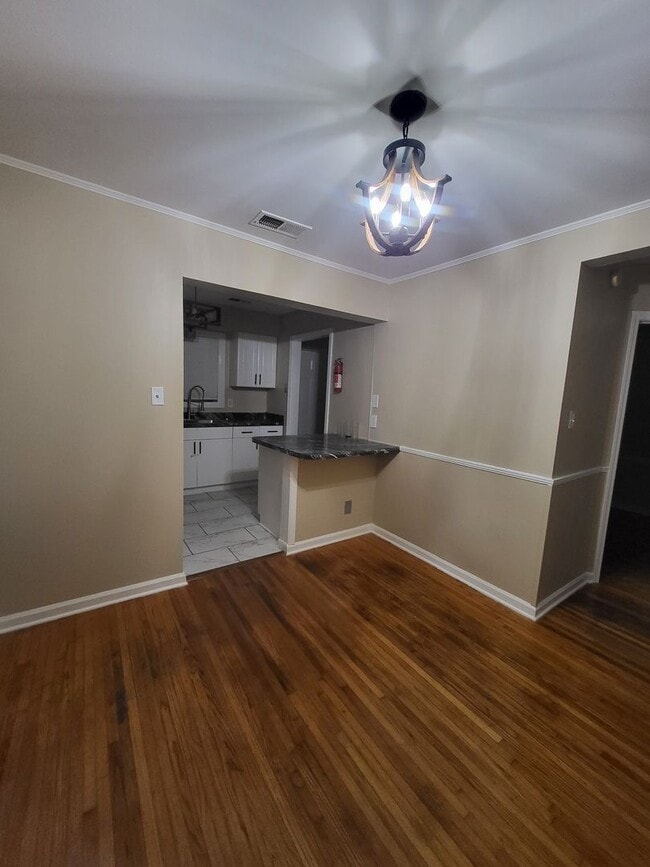 Building Photo - Spacious 4 bedroom 2 bath home for lease