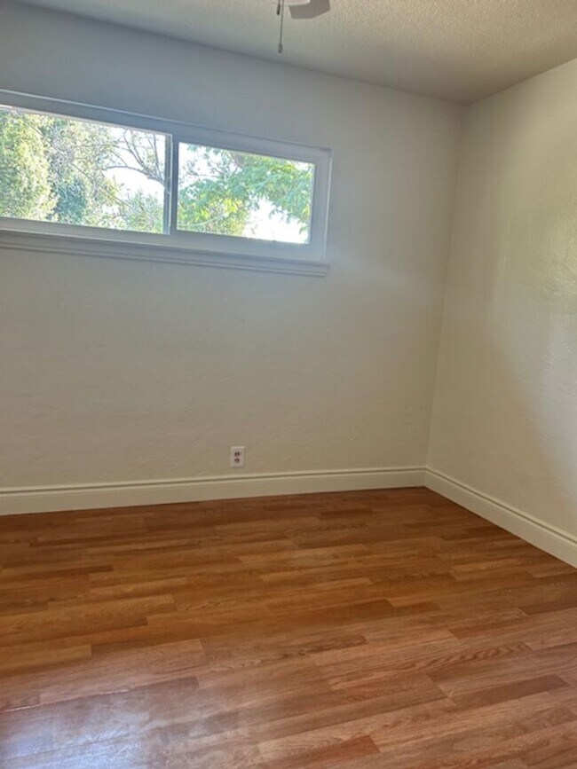 Foto del edificio - 4436 N Van Dyke Ave