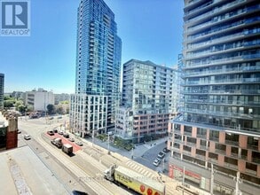 Building Photo - 19 Bathurst St