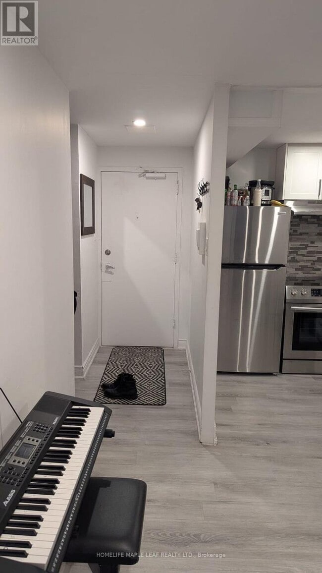 Photo du bâtiment - 200 Lotherton Pathway