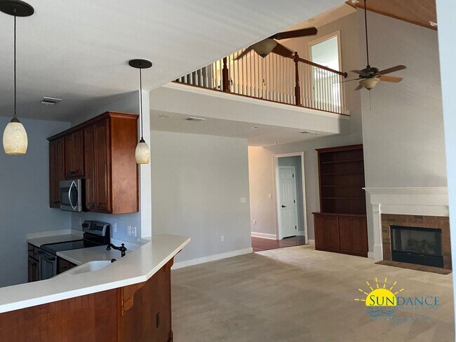Building Photo - Stunning 4 Bedroom Home in Bahia Vista!