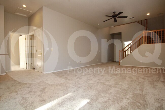 Building Photo - 2039 W Olive Way