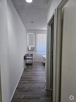 Building Photo - 1142 S King St