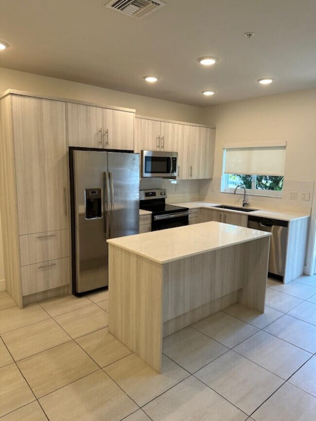 Foto del edificio - 3902 Melaleuca Ln