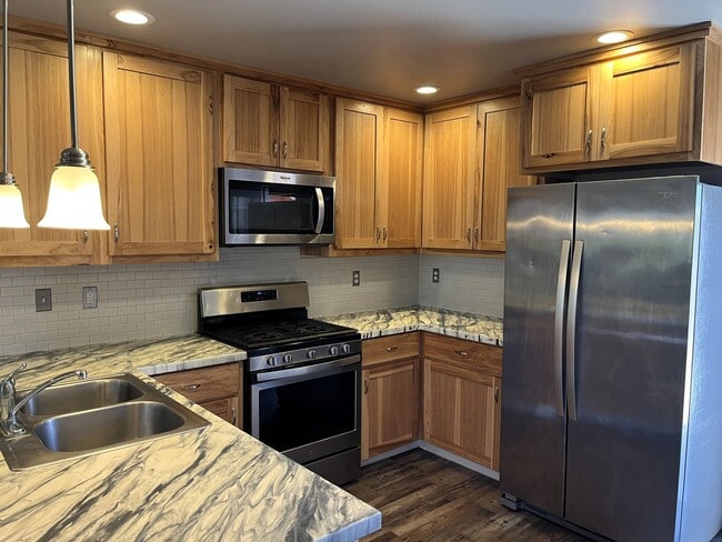 Foto del edificio - (1X) 1492-1498 Rohnerville [PRM: Henry]