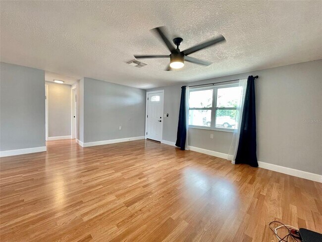 Foto del edificio - 3432 Bedford St