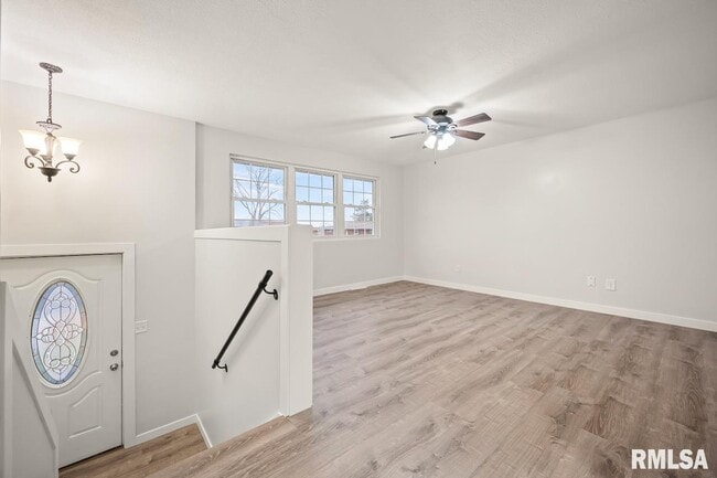 Foto del edificio - 6822 N Kimberly Dr