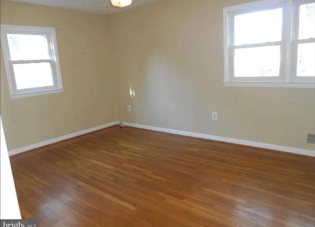 Building Photo - 5809 Greenlawn Dr