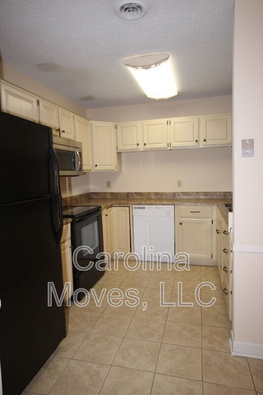 Building Photo - 324 Skylark Cir