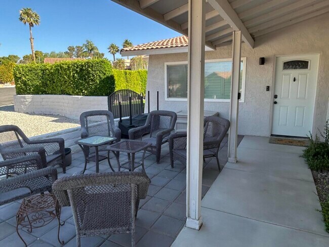 Foto del edificio - 64610 Pinehurst Cir