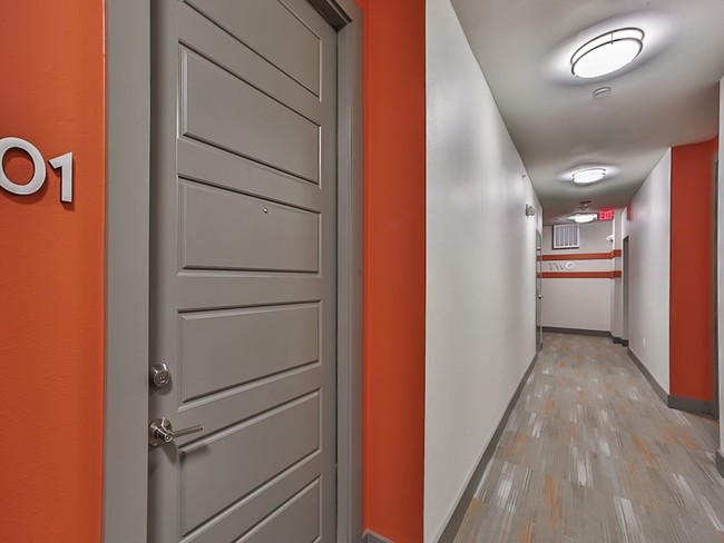 Foto del edificio - 1615 E 7th St