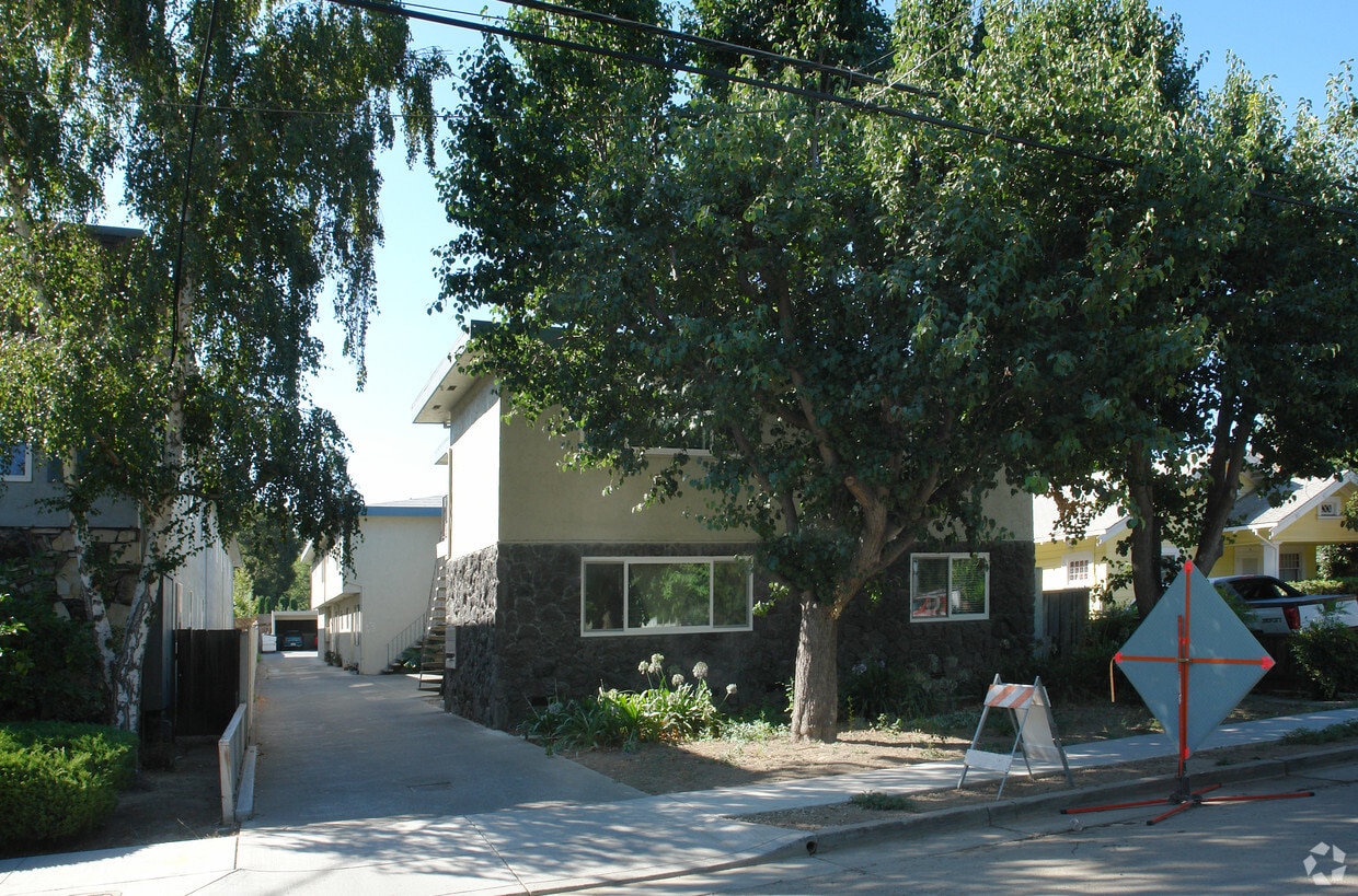 Building Photo - 1164 Brace Ave