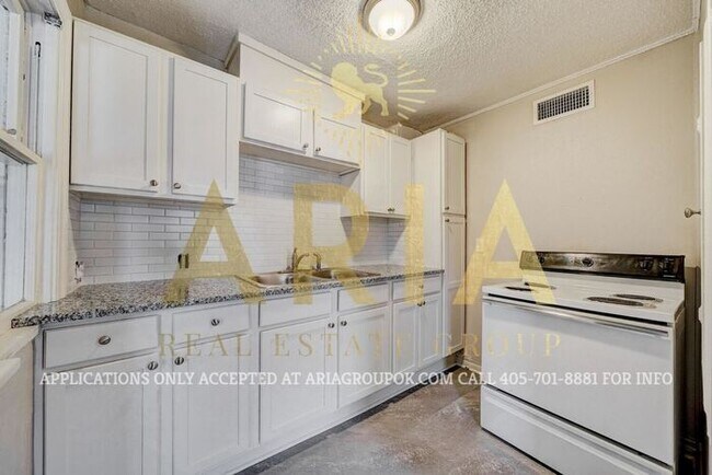 Building Photo - Shepherd District Beautiful 2 Bed/1 Bath D...