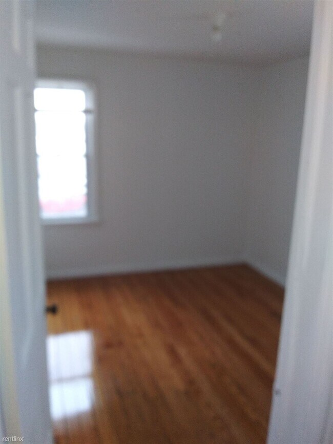 Building Photo - 2 br, 1 bath House - 15818 E 7 Mile Rd