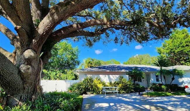 Foto del edificio - 329 Bernard Ave