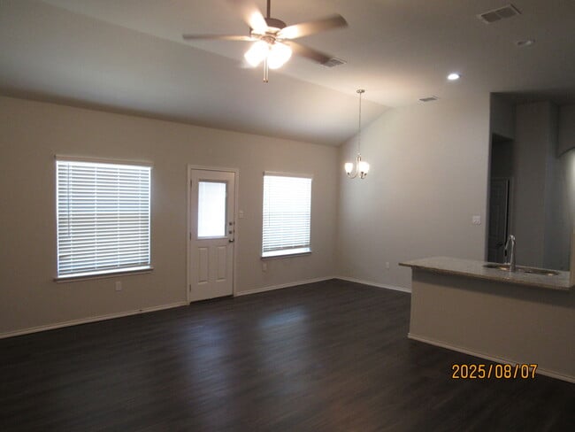 Building Photo - 619 Heathers Way