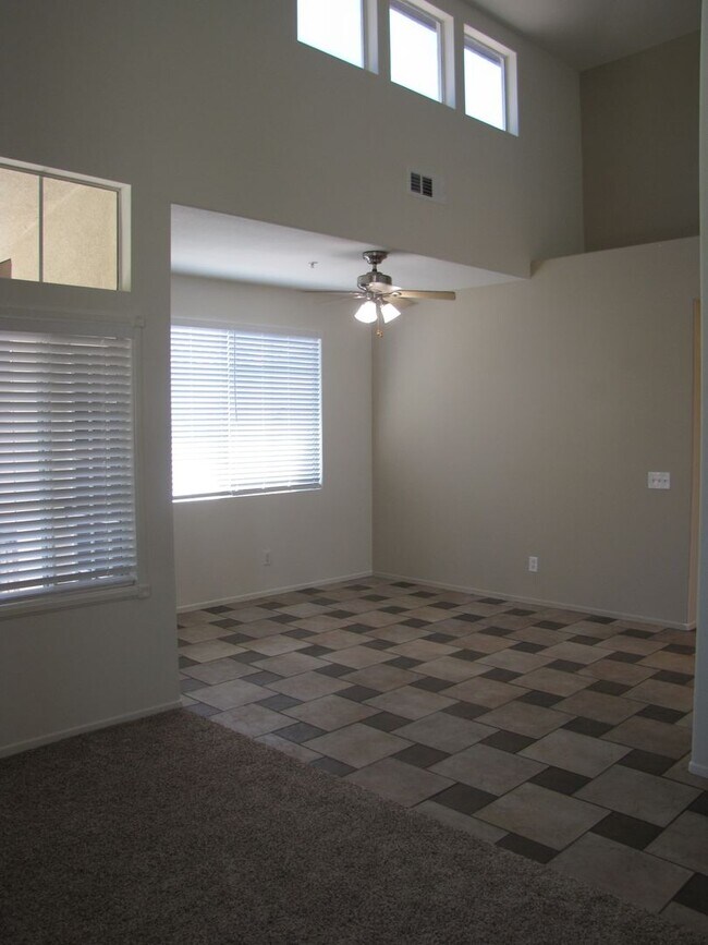 Foto del edificio - Beautifully upgraded condo in the fantasti...