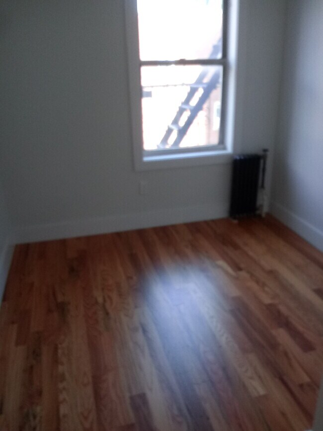 Building Photo - 546 Bergen Ave